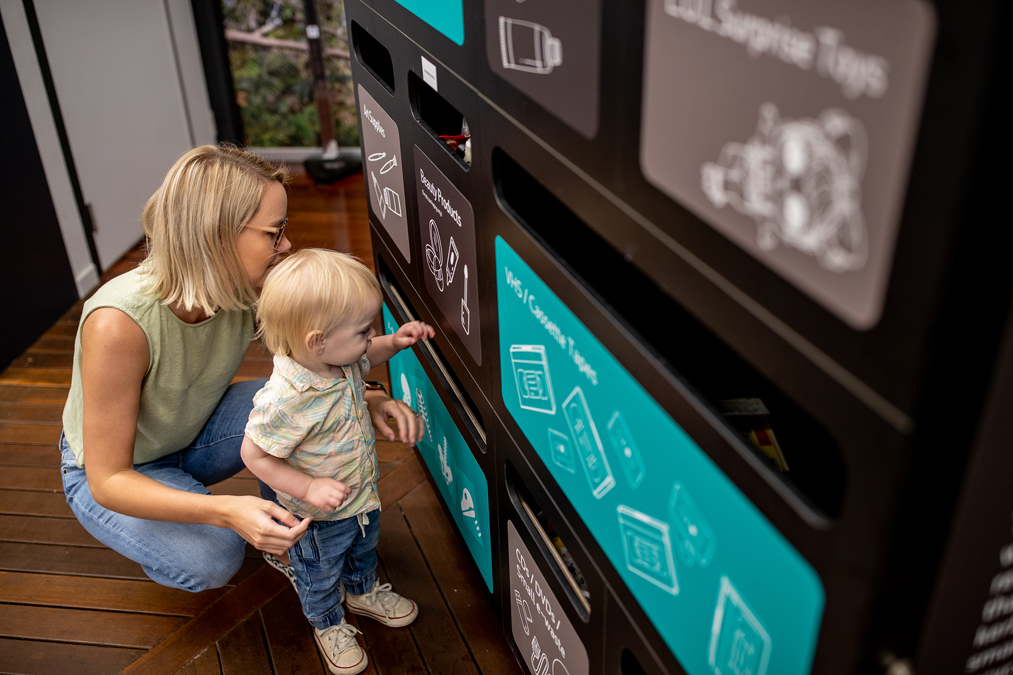 Recycling station - kid with Mum